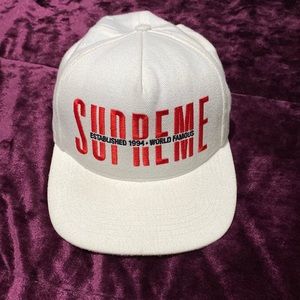 Supreme snapback 🧢